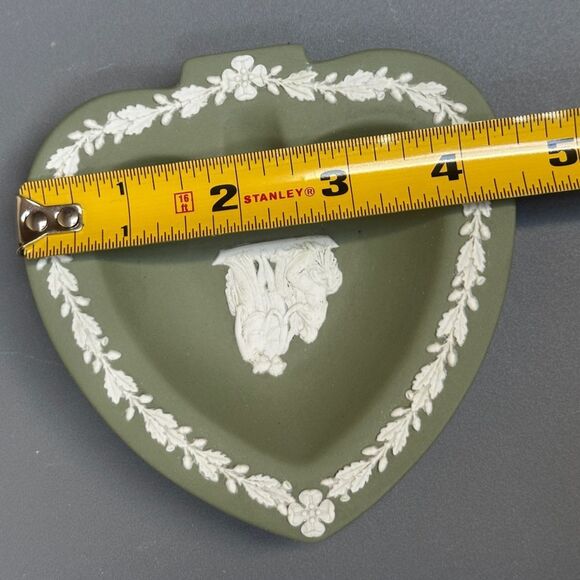 Wedgwood Sage Green Jasperware Spade Trinket Dish - Picture 6 of 7